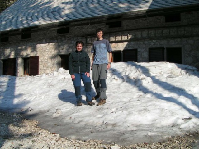 082_1 Dom pri Krnskiih jezerih, 1385 m, 28.04.07